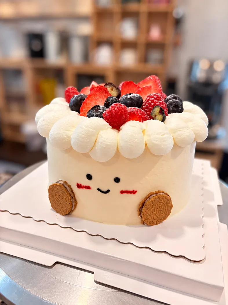 Fresh berry celebration cake by Anita Lin